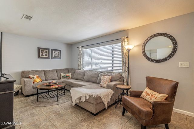 43455 30th Street Unit 4, Lancaster, CA 93536