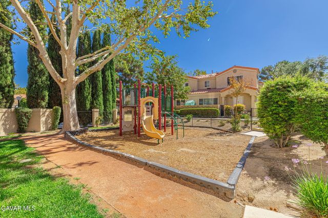 43455 30th Street Unit 4, Lancaster, CA 93536