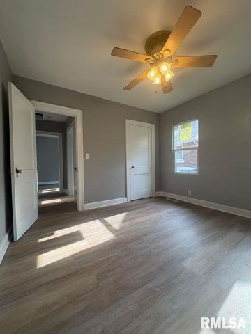 512 BROAD Place, Springfield, IL 62703