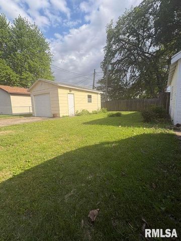 512 BROAD Place, Springfield, IL 62703