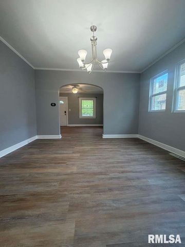 512 BROAD Place, Springfield, IL 62703