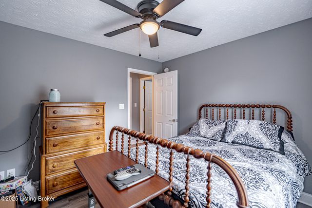 4111 Countryside Dr, Simpsonville, KY 40067