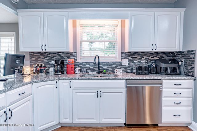 4111 Countryside Dr, Simpsonville, KY 40067
