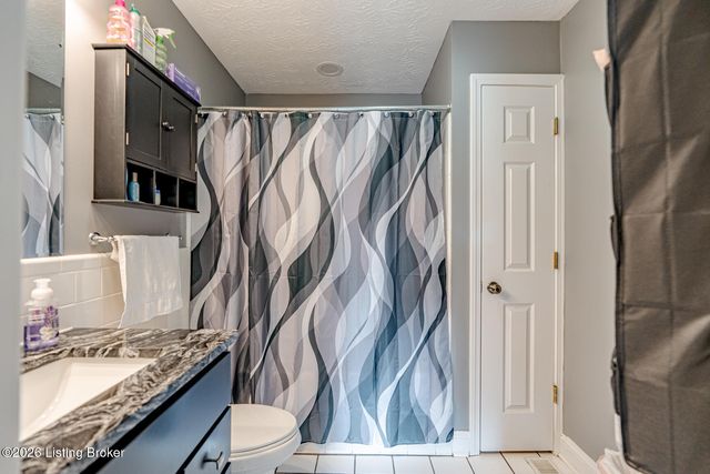 4111 Countryside Dr, Simpsonville, KY 40067