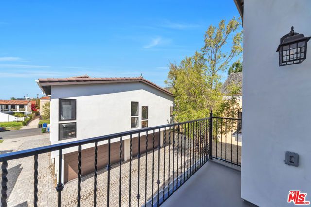 1024 Masselin Avenue, Los Angeles, CA 90019