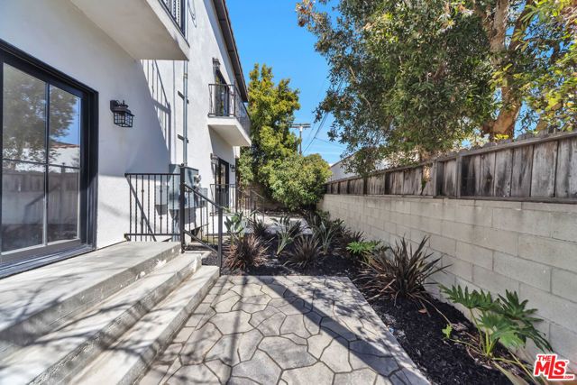 1024 Masselin Avenue, Los Angeles, CA 90019