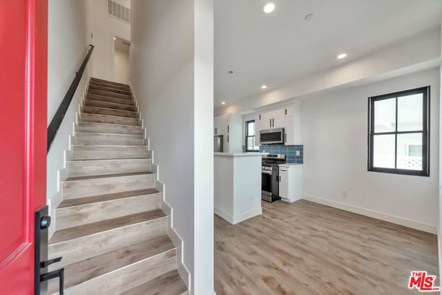 1024 Masselin Avenue, Los Angeles, CA 90019