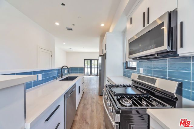 1024 Masselin Avenue, Los Angeles, CA 90019