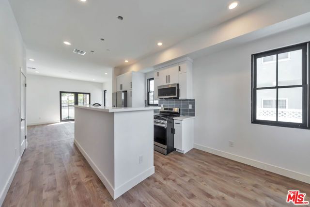 1024 Masselin Avenue, Los Angeles, CA 90019