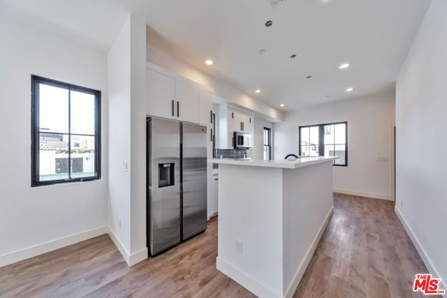 1024 Masselin Avenue, Los Angeles, CA 90019