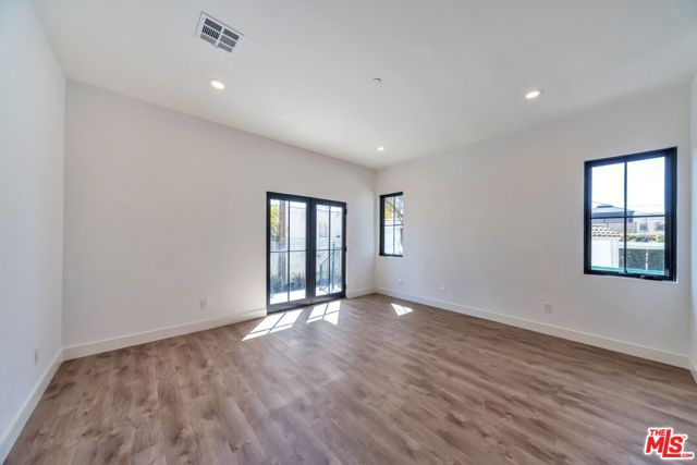 1024 Masselin Avenue, Los Angeles, CA 90019