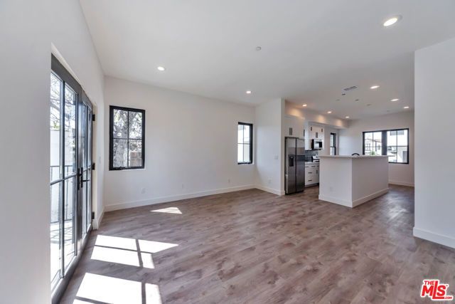 1024 Masselin Avenue, Los Angeles, CA 90019
