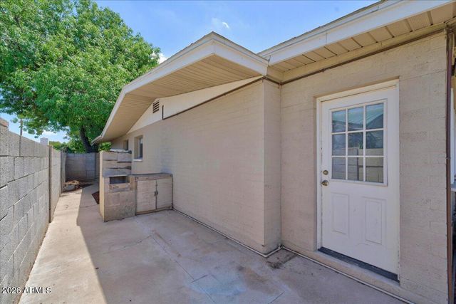 3135 W AUGUSTA Avenue, Phoenix, AZ 85051