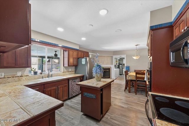 3135 W AUGUSTA Avenue, Phoenix, AZ 85051