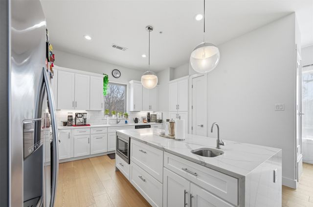 2620 Valley View Lane 100, Farmers Branch, TX 75234