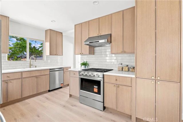 2011 Springfield Avenue, Hermosa Beach, CA 90254