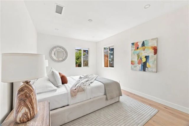 2011 Springfield Avenue, Hermosa Beach, CA 90254