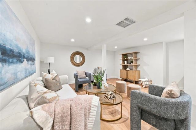 2011 Springfield Avenue, Hermosa Beach, CA 90254