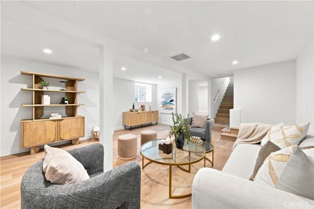 2011 Springfield Avenue, Hermosa Beach, CA 90254