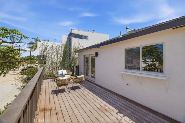 2011 Springfield Avenue, Hermosa Beach, CA 90254