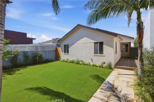 2011 Springfield Avenue, Hermosa Beach, CA 90254