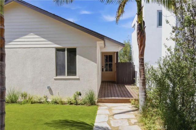 2011 Springfield Avenue, Hermosa Beach, CA 90254