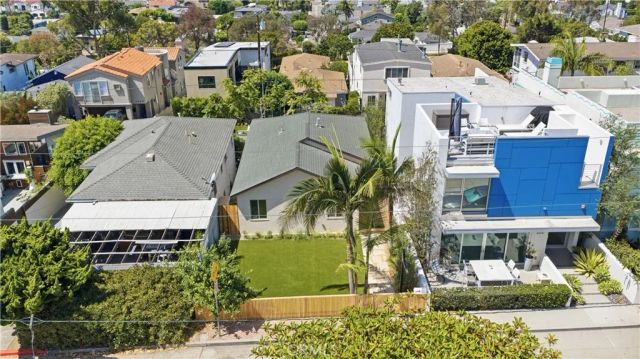 2011 Springfield Avenue, Hermosa Beach, CA 90254