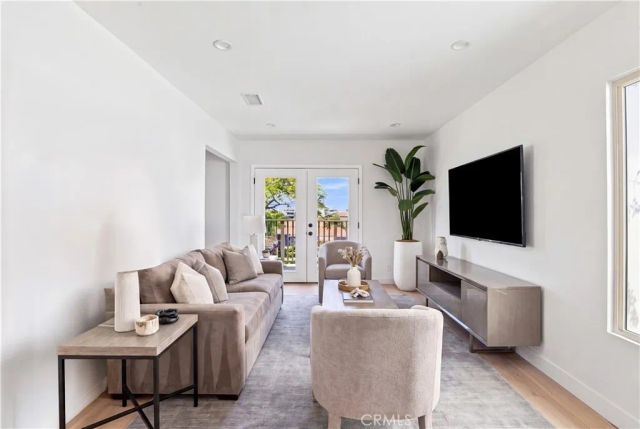 2011 Springfield Avenue, Hermosa Beach, CA 90254