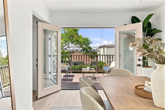 2011 Springfield Avenue, Hermosa Beach, CA 90254