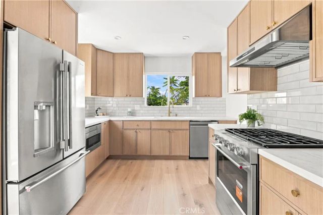 2011 Springfield Avenue, Hermosa Beach, CA 90254