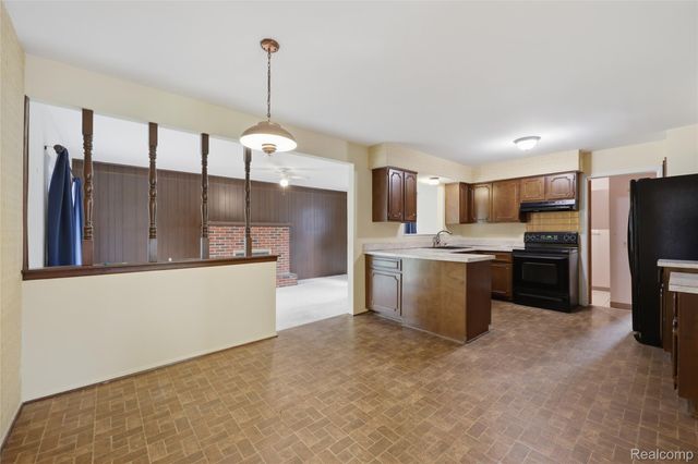 2229 Hillcrescent Drive, Troy, MI 48085