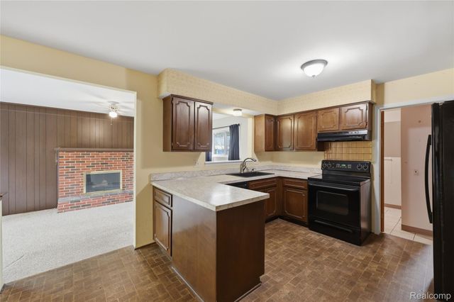 2229 Hillcrescent Drive, Troy, MI 48085