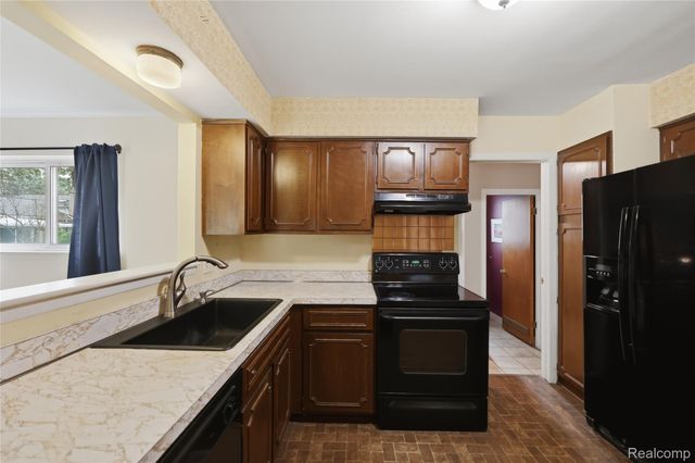 2229 Hillcrescent Drive, Troy, MI 48085