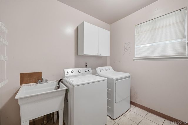 2229 Hillcrescent Drive, Troy, MI 48085