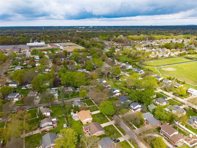 2229 Hillcrescent Drive, Troy, MI 48085