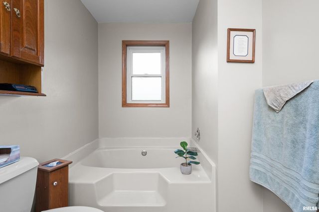 13109 83RD Avenue, Blue Grass, IA 52726