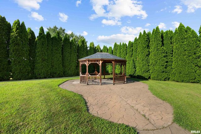 13109 83RD Avenue, Blue Grass, IA 52726