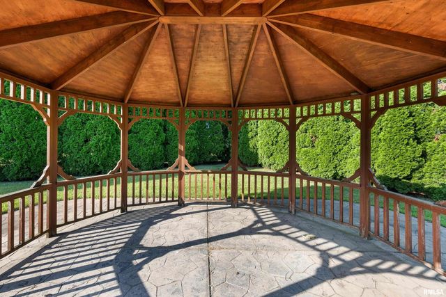 13109 83RD Avenue, Blue Grass, IA 52726