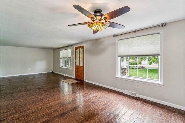 115 Lapeer Dr, South Beaver Twp, PA 15010