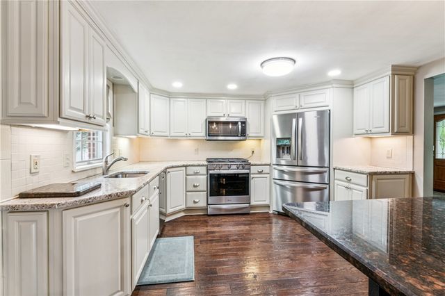 115 Lapeer Dr, South Beaver Twp, PA 15010