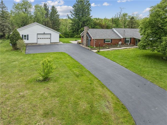 115 Lapeer Dr, South Beaver Twp, PA 15010