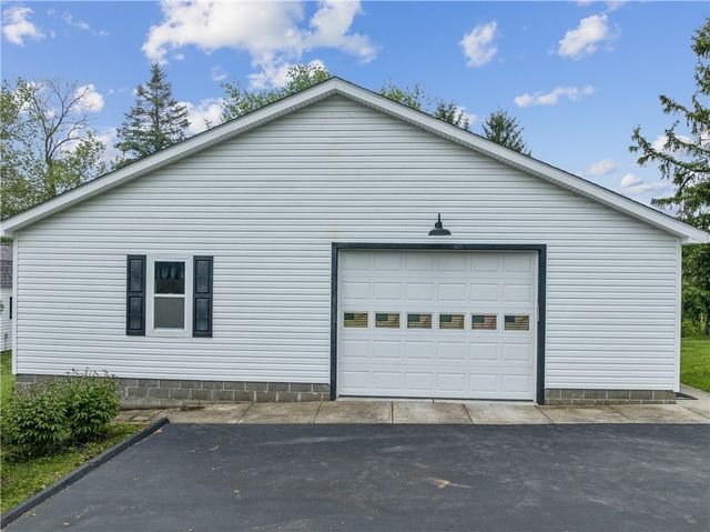 115 Lapeer Dr, South Beaver Twp, PA 15010