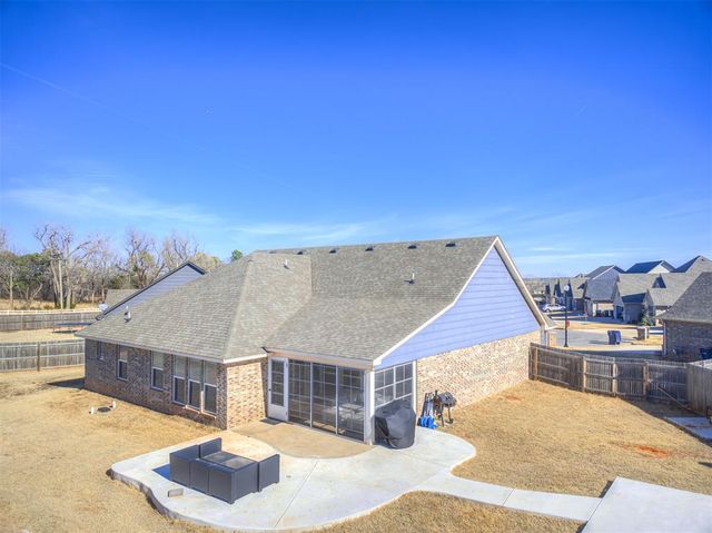 11129 SW 30th Circle, Yukon, OK 73099