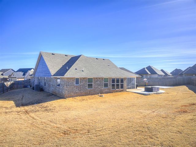 11129 SW 30th Circle, Yukon, OK 73099
