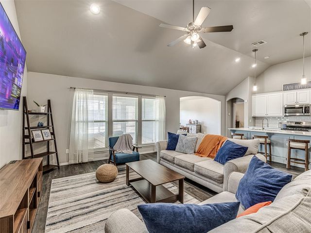 11129 SW 30th Circle, Yukon, OK 73099