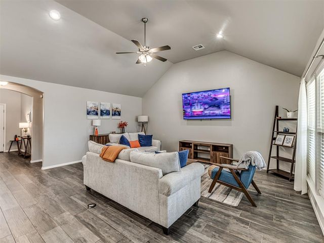 11129 SW 30th Circle, Yukon, OK 73099