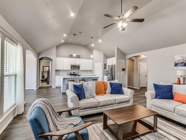 11129 SW 30th Circle, Yukon, OK 73099