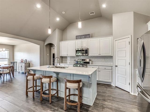 11129 SW 30th Circle, Yukon, OK 73099