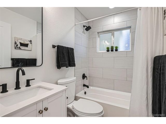 35 Everett St, Lakewood, CO 80226