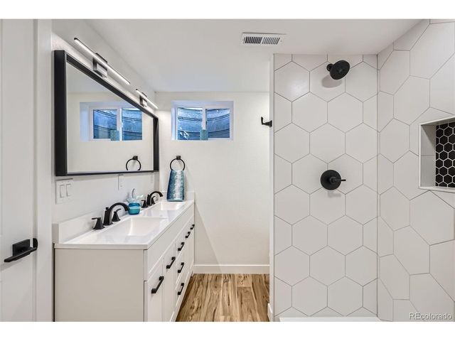 35 Everett St, Lakewood, CO 80226